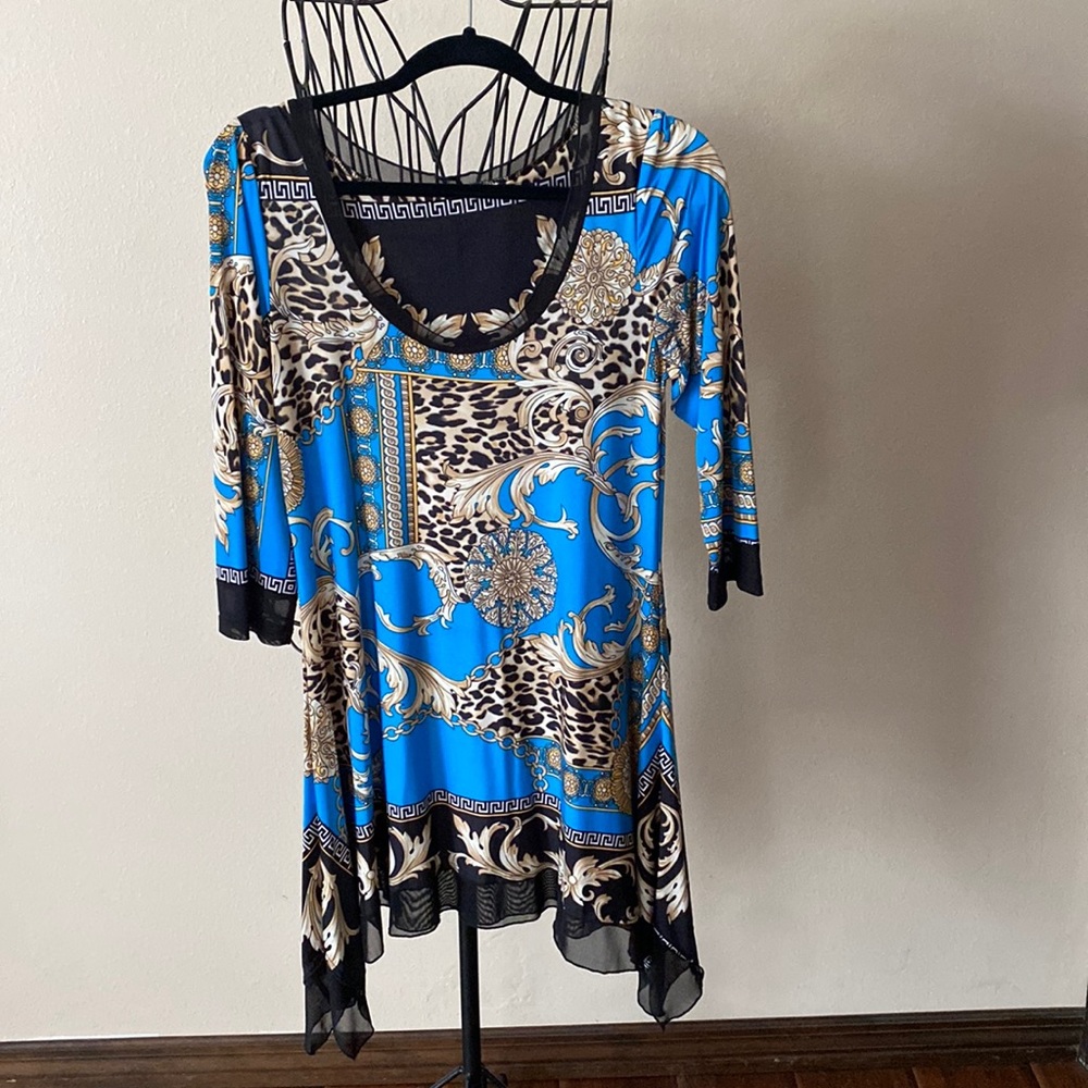 Beautiful Versace print women’s tunic.